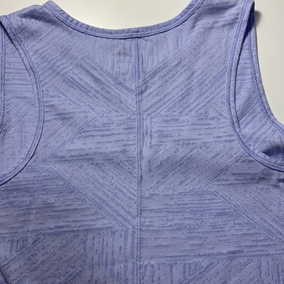 DSH Lavender Color Top Size M- Great Condition Lovely Color and Design- No Label - Picture 5 of 9